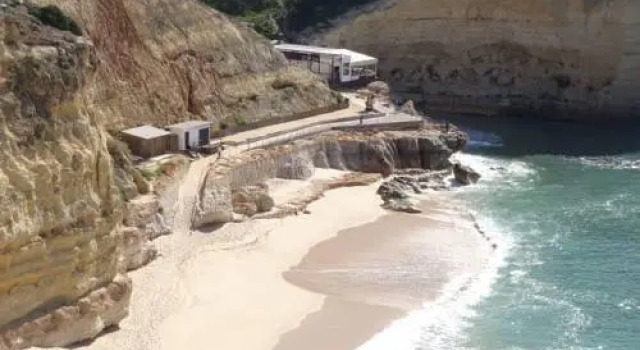Vale de Covo, Забронировать Отель Бизнес-отели Карвоэйру, рядом с Praia do Vale Covo, 4* 5*