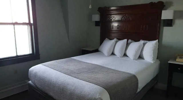 Двухместный номер Standard National Hotel