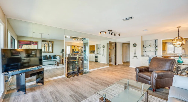 Hot Springs Lakefront Condo w/ Marina Access!