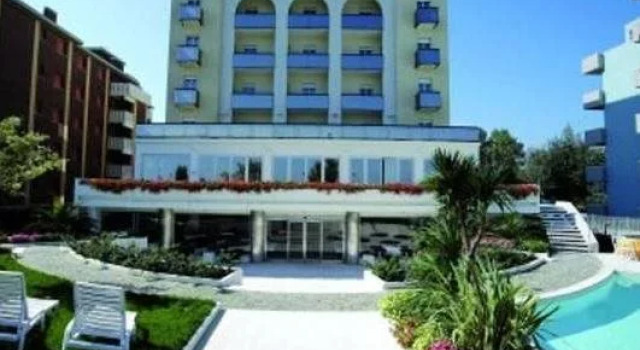 GFH - Hotel Ruhig, Забронировать Отель Отели Побережья Марок с завтраком, Завтраки