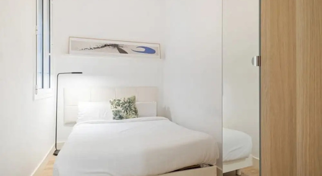Stunning 2 Bedroom amd Bath Apartment in Eixample, Забронировать Апартаменты/квартира Эшампле Барселона, рядом с Jove Regina Theatre