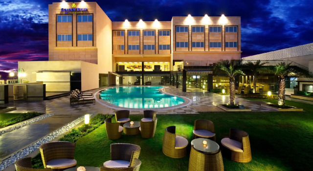 Четырёхместный номер Standard Golden Tulip Bhiwadi