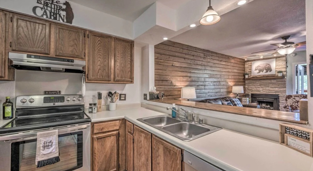 Апартаменты Updated Ruidoso Mountain Escape w/ Deck & Balcony!