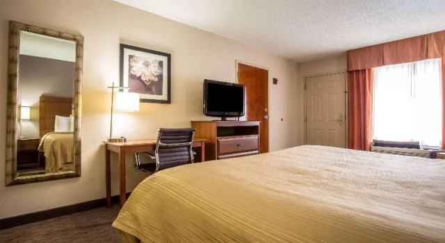 Номер Standard с балконом Quality Inn & Suites Matthews - Charlotte