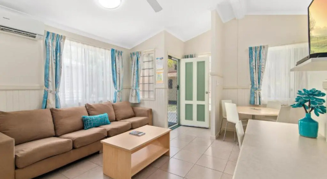 Коттедж Premium с 2 комнатами Ashmore Palms Holiday Village