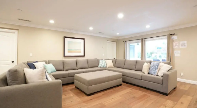Upscale 6 Bed, 5 Ba, New Pool W/jacuzzi, 1/2 Mile Walk to Disney