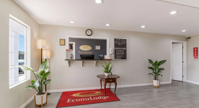 Econo Lodge Greenville near University, Забронировать Отель Гринвилл Северная Каролина