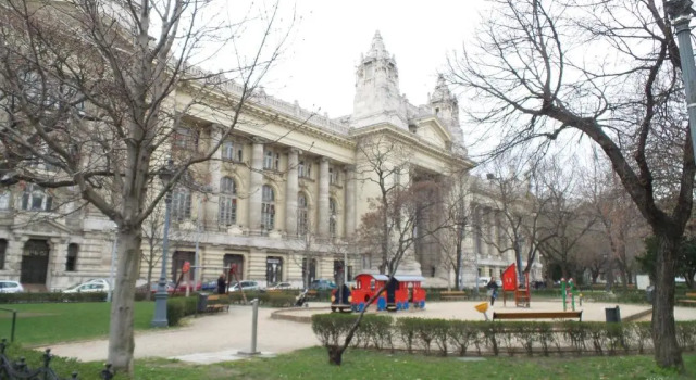 Студия Green Pearl Apartment at St Stephen s Basilica