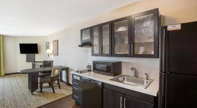 Люкс Candlewood Suites - Omaha Millard Area by IHG