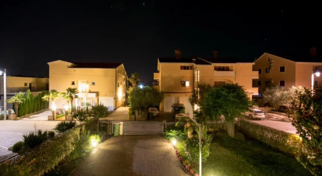 Апартаменты Comfort с 2 комнатами с балконом и с видом на море Apartments Villa Nataly