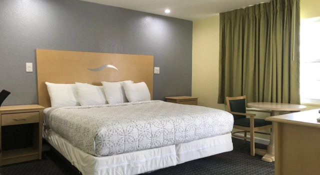 Chisholm's Motor Inn, Buchen Sie Hotel Hotels in New England mit Parkplatz, Parkplätze