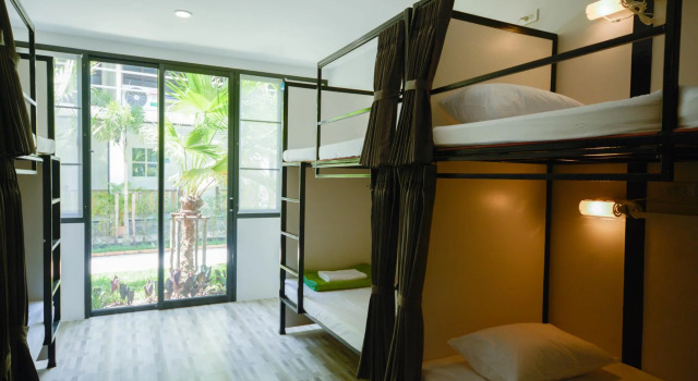 Кровать в общем номере iRest Ao Nang Seafront