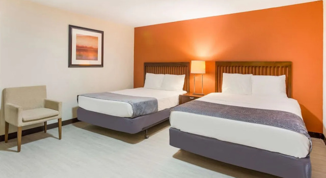 Четырёхместный номер Standard Rodeway Inn Berryville