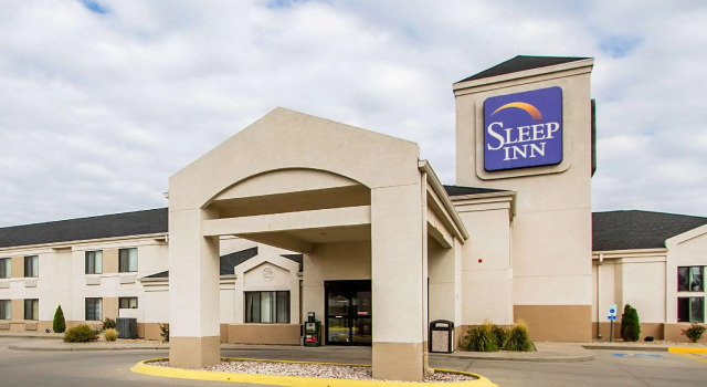 Четырёхместный номер Deluxe Sleep Inn Grand Island North