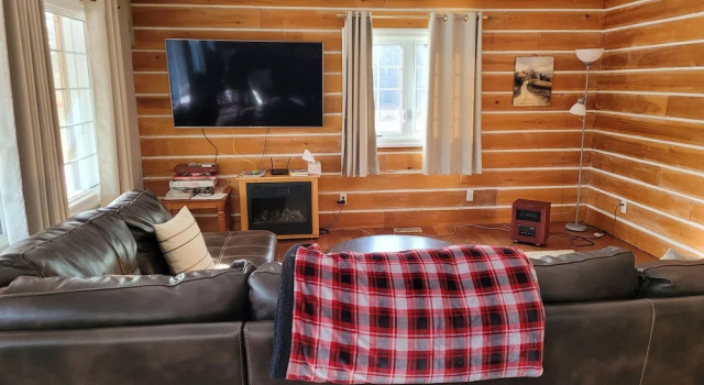 Immaculate 4-bed House, Varaa Hotelli Sault Ste. Marie 