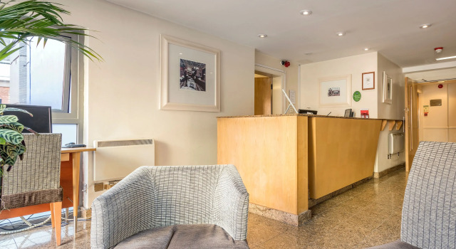 Holyrood Aparthotel, Забронировать Апарт-отель Бизнес-отели Эдинбурга, рядом с Общественная парковка Ватерлоо-плейс, 4* 5*