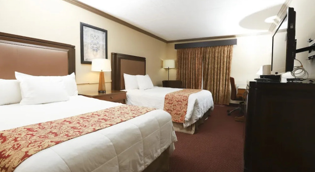 Четырёхместный номер Standard с балконом Owen Sound Inn
