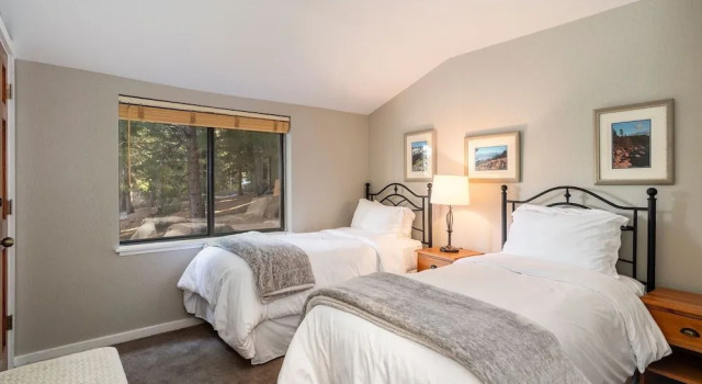 Archie's Bungalow by Tahoe Mountain Properties, Забронировать Отель Отели Траков 4 звезды, рядом с Lower Woods, 4*