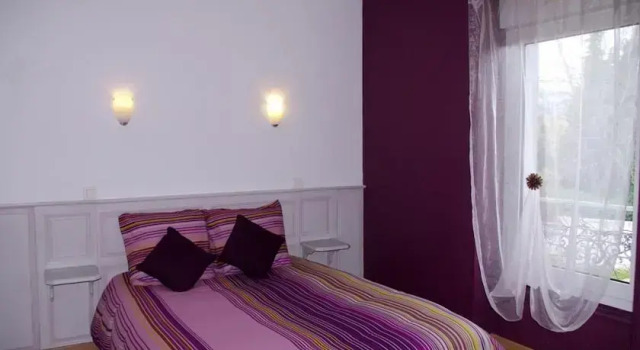Hotel La Tour des Fees, Rezervovat Hotel Hotely v Quissac s parkováním, Parkování