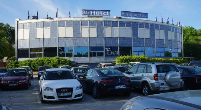 AP Hotel and Parking