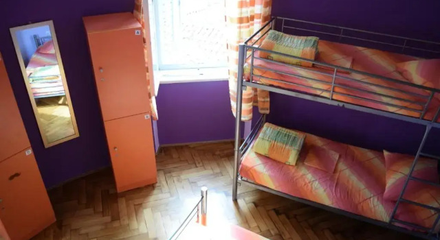 Кровать в общем номере Hotel Split Inn by President
