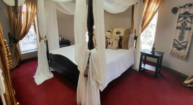 Двухместный люкс с балконом Excalibur Boutique Hotel