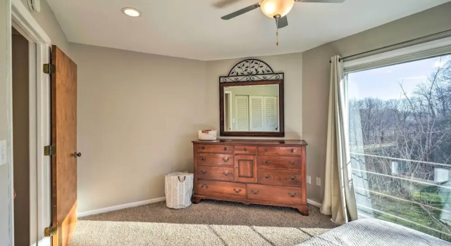 Lovely Iowa City Townhome ~ 3 Mi to Dtwn!, Varaa Huoneisto Iowa City Iowa