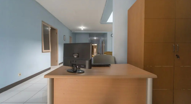 Rotterdam Guest House by OYO, Varaa Matkakoti Curug West Java