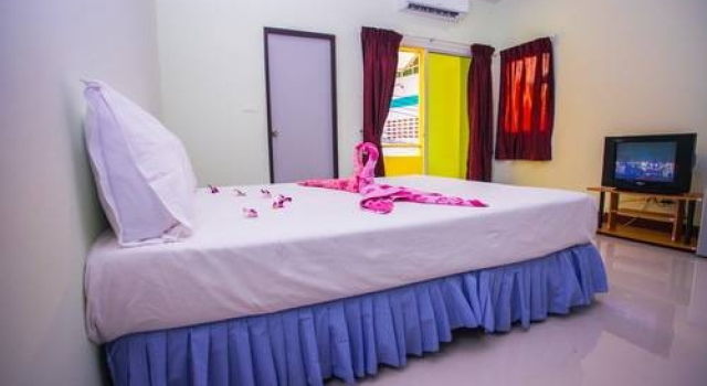 Baan Prasert Guesthouse, Забронировать Отель Карон Бич остров Пхукет
