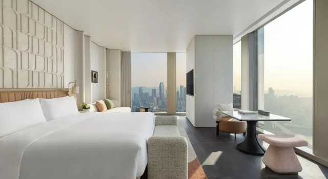 Двухместный номер Grand с видом на реку Vignette Collection TFT Chongqing by IHG