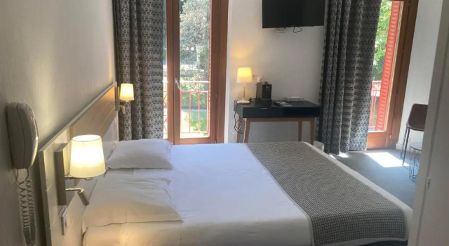 Трёхместный номер Standard с видом на сад Hôtel Des Princes