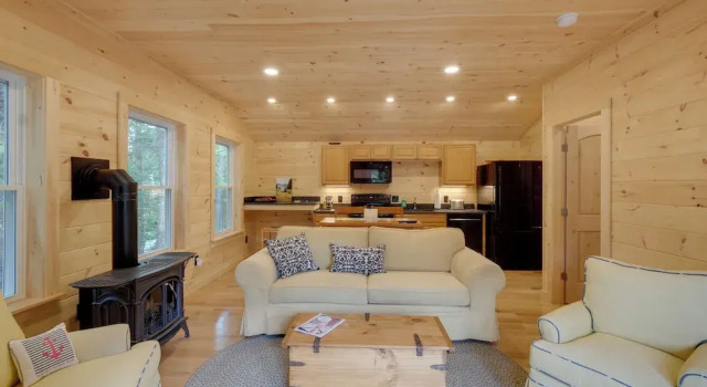 Cozy Apt w/ Deck, ~ 5 Miles to Acadia Nat'l Park!, Buchen Sie Hotel Mount Desert Maine