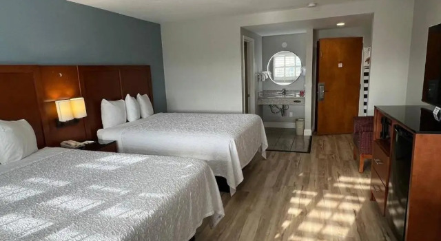 Четырёхместный номер Standard Comfort Inn near Hearst Castle - Cambria