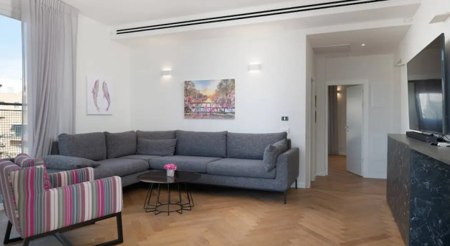 New Decoreted 2 Bed Penthouse With Cool Balcony, Забронировать Апартаменты/квартира Апартаменты Тель-Авива, рядом с Пляж Бограшов, Апартаменты/квартира