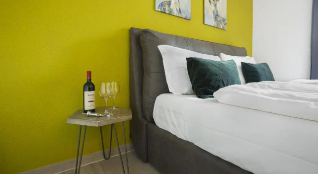 Monolocale con terrazzo vista lago in Via Cassarinetta by LR, Забронировать Отель Отели Лугано с парковкой, Парковка