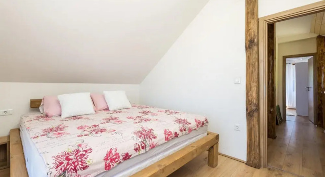 Awesome Caravan in Slunj with Hot Tub, WiFi & 2 Bedrooms, Book Hotel Hotels in Slunj with a Pool, Swimming Pool
