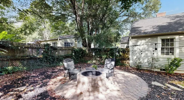 Коттедж Charming House w/ Cozy Patio & Fire Pit