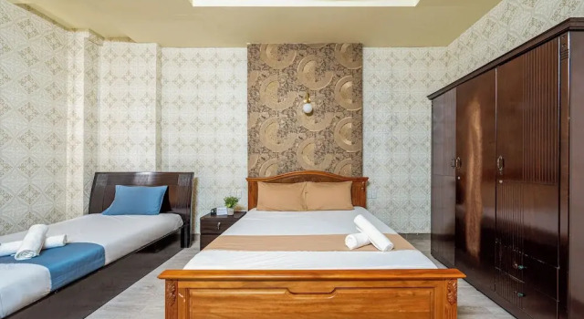 Номер Economy Hoàng Long Hotel By Cozrum