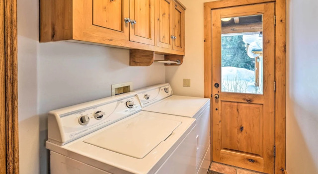 Serene Sun Valley Home w/ Hot Tub & Mtn Views, Rezerwuj Hotel Ketchum Sun Valley