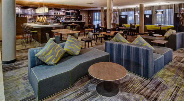Courtyard by Marriott Alexandria, Забронировать Отель Отели Александрии с бассейном, рядом с CHRISTUS St. Frances Cabrini Hospital, Бассейн