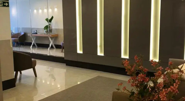 Magnífico APARTAMENTO de Charme - 3 quartos AR CONDICIONADOS SPLIT - Beira Mar, 2 banheiros, 2 Vagas Garagem, 4 Varandas, 2 Elevadores, Redes para Descanso, Wi-Fi, Air Fryer, Disney Plus, HBO Max, Cadeiras de Praia e Caixa Térmica, Забронировать Отель Гуарапари Эспириту-Санту, рядом с Culture House