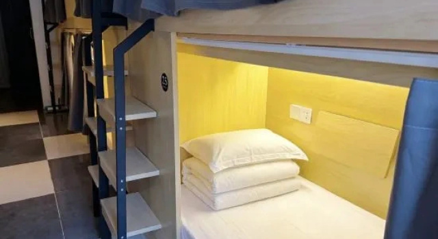 Кровать в общем номере (мужской номер) Jingde Commune Hostel