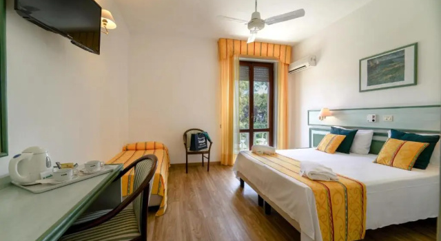 Четырёхместный номер Classic Hotel Le Acacie