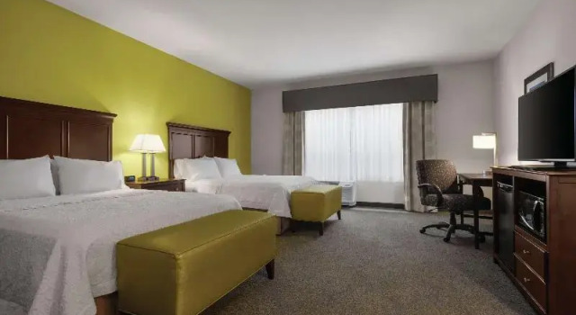 Шестиместный номер Standard Hampton Inn & Suites Mishawaka/South Bend at Heritage Square