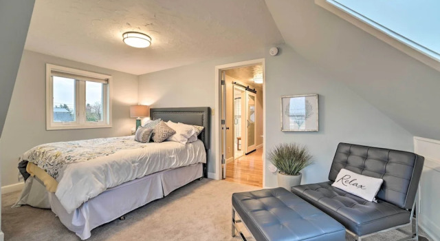 Chic Manistee Cottage: Steps to Lake Michigan!, Buchen Sie Ferienhaus Manistee Michigan