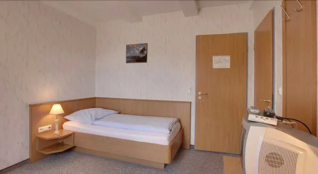 Hotel Restaurant Zum Jägerheim mit Innenpool, Book Hotel Hotels in Brunswick Land with a Pool, Swimming Pool