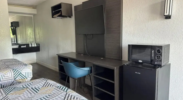 Четырёхместный номер Standard Motel 6-Memphis, TN - East