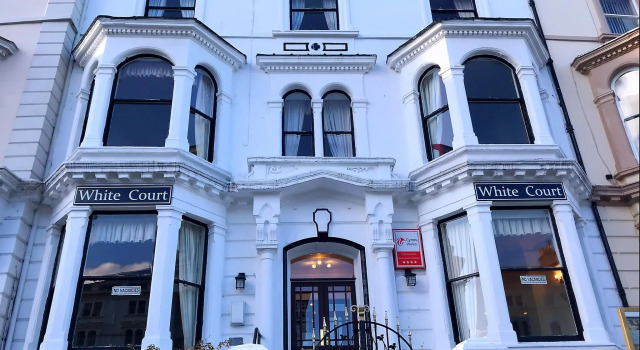 White Court Llandudno, Забронировать Отель «постель и завтрак» Отели Лландидно с завтраком, рядом с Парки отдыха, Завтраки