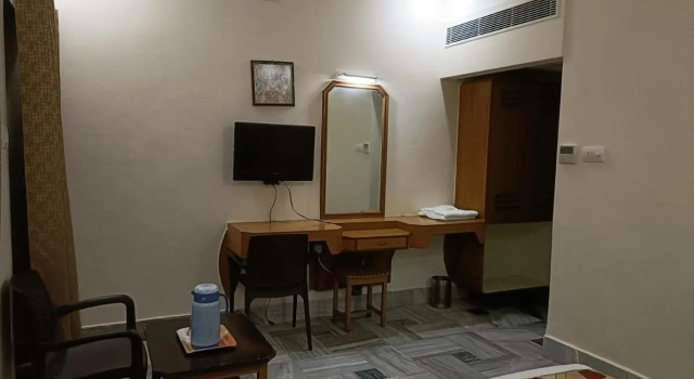 OYO 1294 Hotel Padmini International