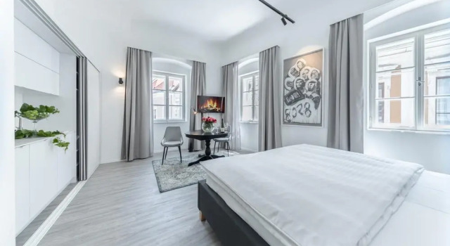 Deluxe Studio Art Collection With King Bed View and Air Conditioning, Book Hotel Krems an der Donau 